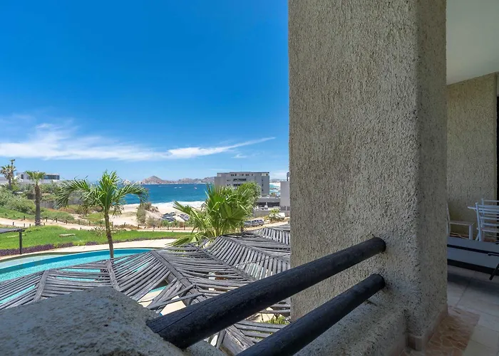 Stunning 2 Bedroom With Ocean Views & Jacuzzi By The *