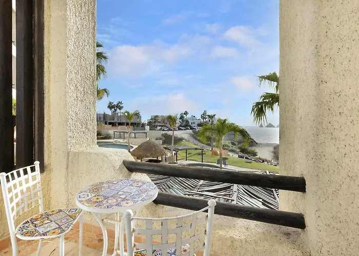 Stunning 2 Bedroom With Ocean Views & Jacuzzi By The