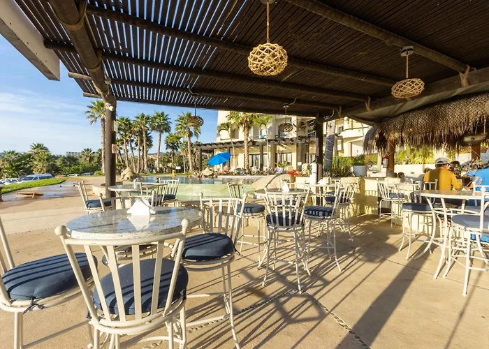 Stunning 2 Bedroom With Ocean Views & Jacuzzi By The